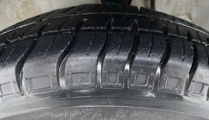 2018 Maruti Alto 800 LXI, Petrol, Manual, 34,635 km, Left Front Tyre Tread