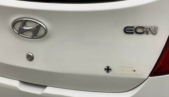 2015 Hyundai Eon MAGNA +, Petrol, Manual, 22,220 km, Dicky (Boot door) - Slightly dented