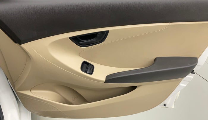 2015 Hyundai Eon MAGNA +, Petrol, Manual, 22,220 km, Driver Side Door Panels Control