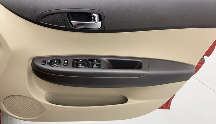 2014 Hyundai i20 SPORTZ 1.2 VTVT, Petrol, Manual, 22,704 km, Driver Side Door Panels Control