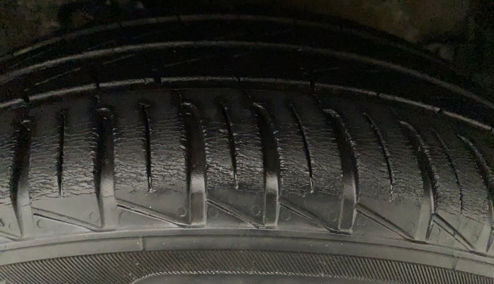 2014 Maruti Celerio VXI, Petrol, Manual, 66,046 km, Left Front Tyre Tread