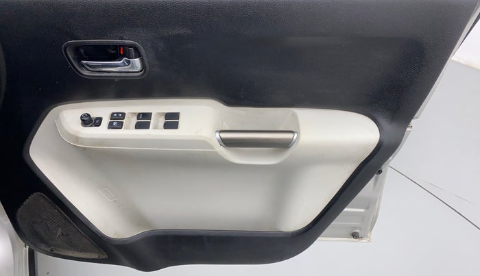 2017 Maruti IGNIS ALPHA 1.2 K12, Petrol, Manual, 84,183 km, Driver Side Door Panels Control