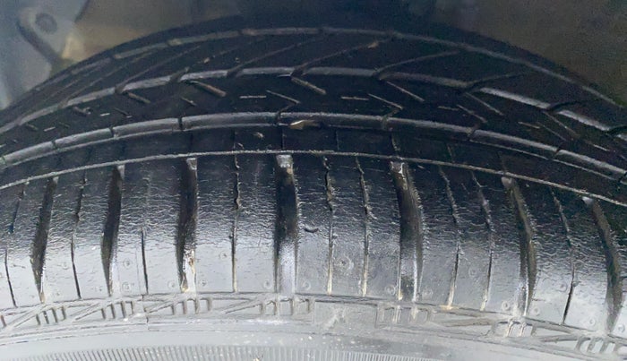 2016 Hyundai Xcent SX 1.2, Petrol, Manual, 26,154 km, Left Front Tyre Tread