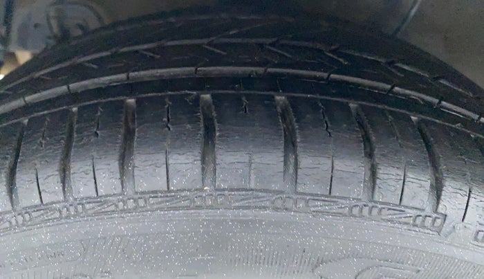 2016 Hyundai Xcent SX 1.2, Petrol, Manual, 26,154 km, Right Rear Tyre Tread