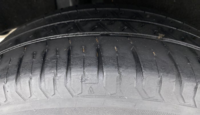 2017 Maruti Baleno ALPHA DIESEL 1.3, Diesel, Manual, 90,556 km, Right Rear Tyre Tread