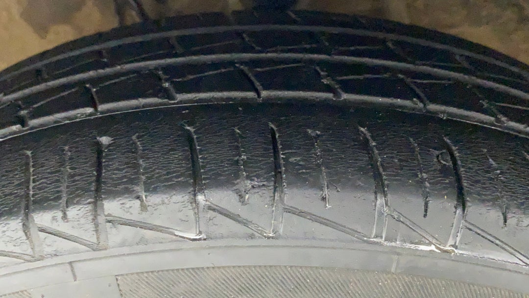 Left Front Tyre Tread