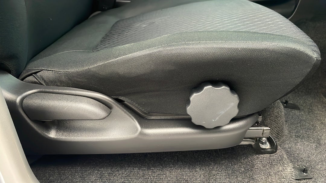 2015 Mitsubishi Challenger (4x4), Automatic, 115096 km, Drivers Side Adjustment Panel