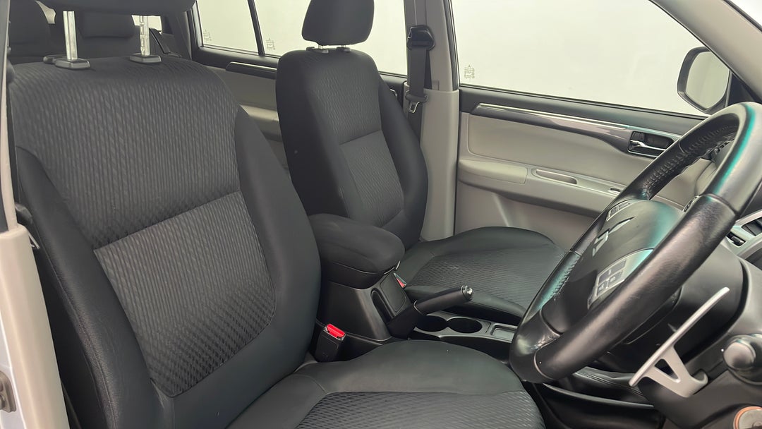 2015 Mitsubishi Challenger (4x4), Automatic, 115096 km, Right Side Front Door Cabin View