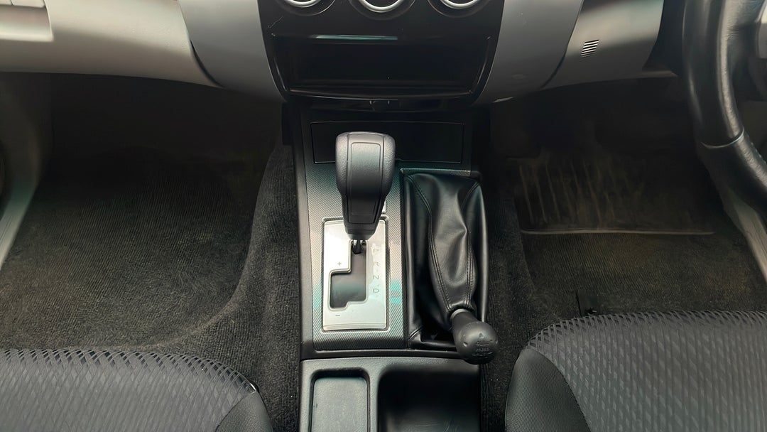 2015 Mitsubishi Challenger (4x4), Automatic, 115096 km, Gear Lever 