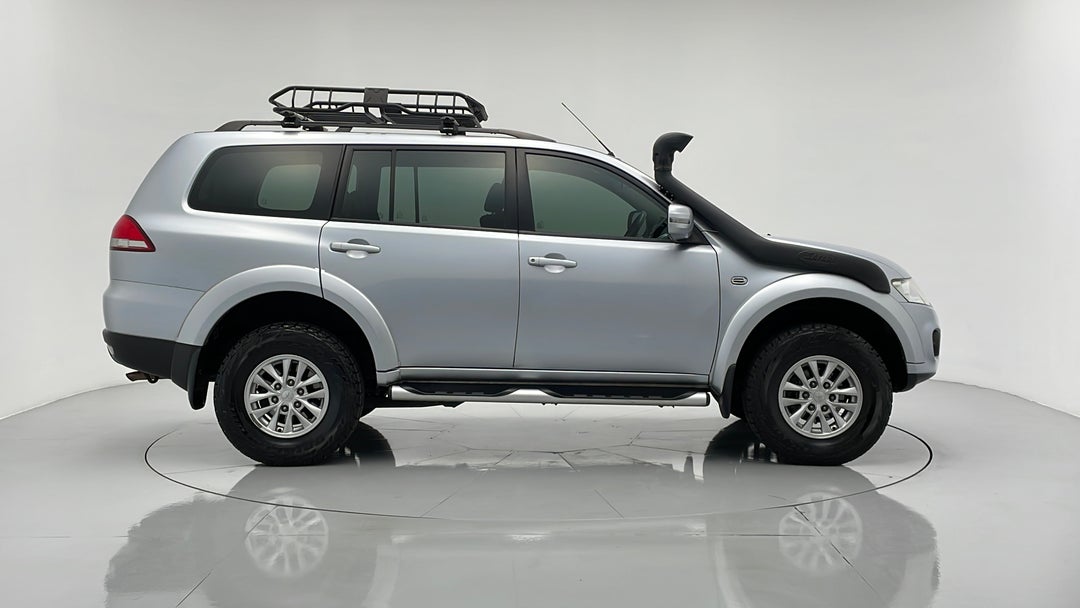 2015 Mitsubishi Challenger (4x4), Automatic, 115096 km, Right Side View