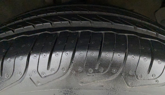 2011 Hyundai i20 MAGNA O 1.2, Petrol, Manual, 24,554 km, Right Front Tyre Tread