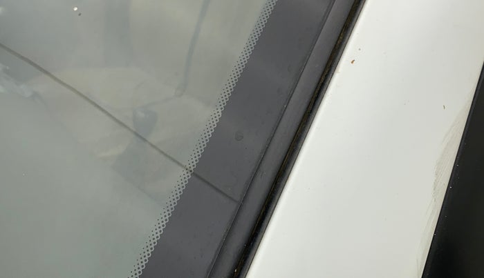 2013 Hyundai i10 MAGNA 1.1, CNG, Manual, 14,697 km, Left A pillar - Slight discoloration