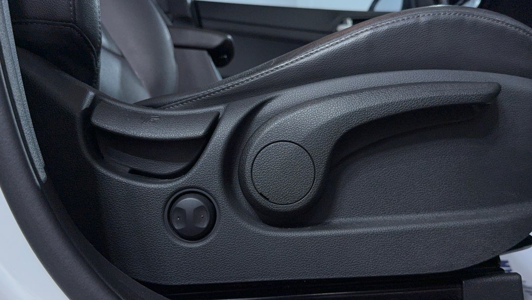 2020 Hyundai Tucson Active X (FWD), Automatic, 51402 km, Drivers Side Adjustment Panel