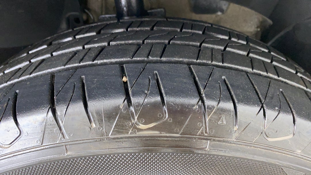 Right Front Tyre Tread
