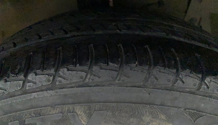 2017 Maruti Ciaz DELTA 1.3 DDIS SHVS, Diesel, Manual, 86,453 km, Right Front Tyre Tread
