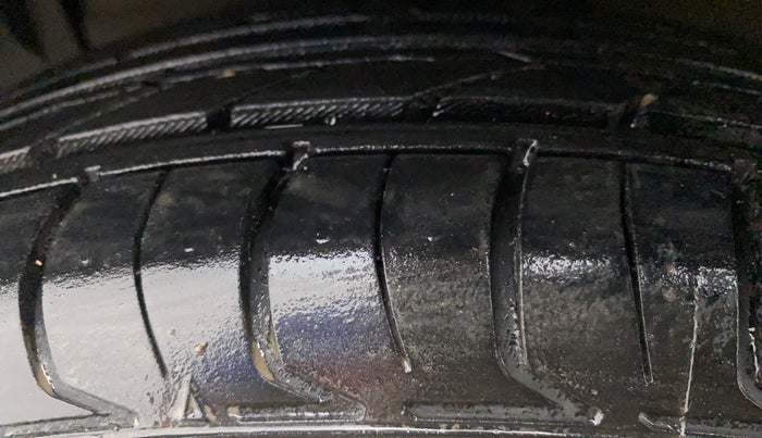 2014 Maruti Swift Dzire VDI, Diesel, Manual, 1,13,447 km, Left Front Tyre Tread