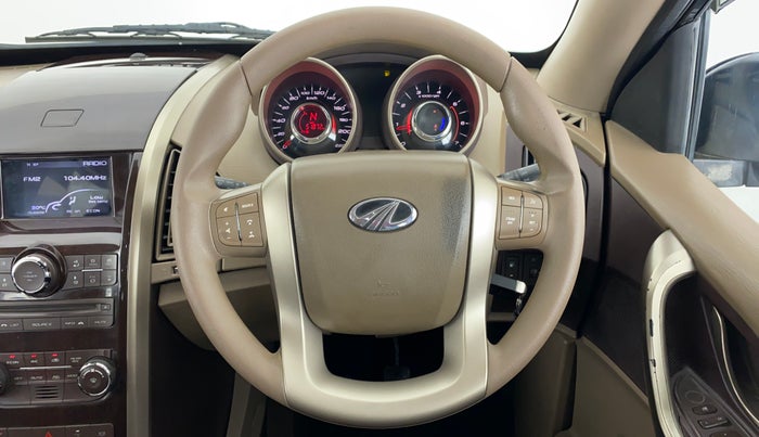 2015 Mahindra XUV500 W6 4X2, Diesel, Manual, 52,208 km, Steering Wheel Close Up