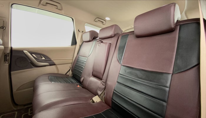 2015 Mahindra XUV500 W6 4X2, Diesel, Manual, 52,208 km, Right Side Rear Door Cabin