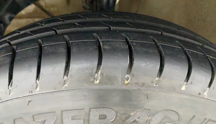 2020 Maruti Dzire LXI, Petrol, Manual, 45,565 km, Left Front Tyre Tread