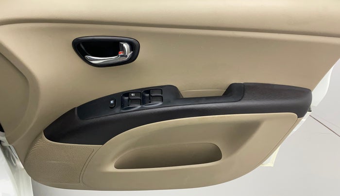 2012 Hyundai i10 MAGNA 1.1, CNG, Manual, 91,309 km, Driver Side Door Panels Control
