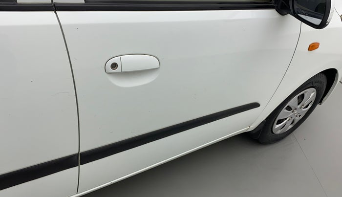 2012 Hyundai i10 MAGNA 1.1, CNG, Manual, 91,309 km, Driver-side door - Slightly rusted