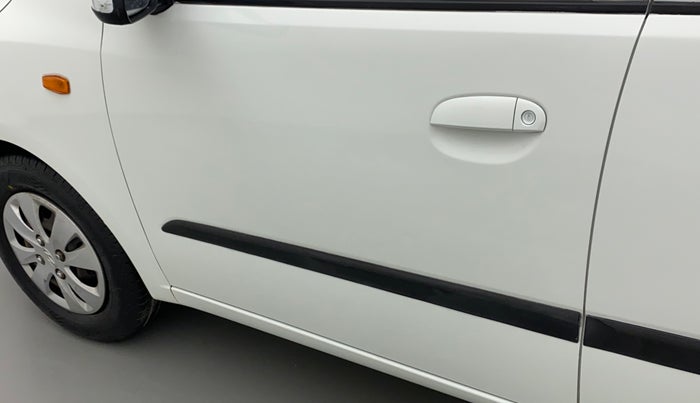 2012 Hyundai i10 MAGNA 1.1, CNG, Manual, 91,309 km, Front passenger door - Slightly dented