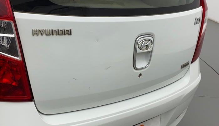 2012 Hyundai i10 MAGNA 1.1, CNG, Manual, 91,206 km, Dicky (Boot door) - Minor scratches