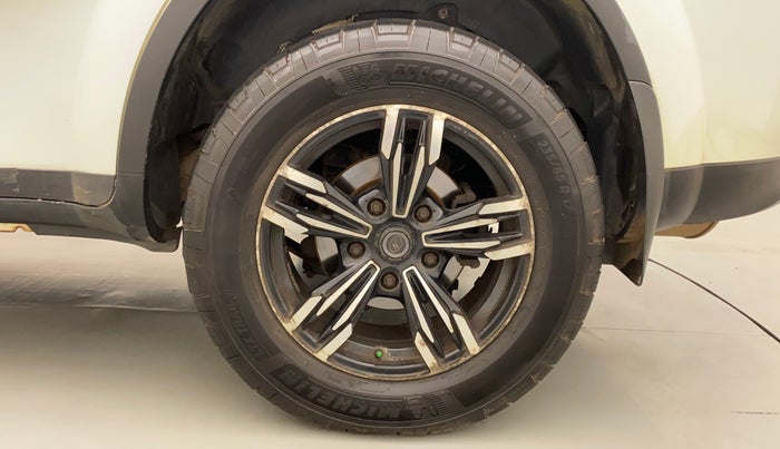 2018 Mahindra XUV500 W7 AT, Diesel, Automatic, 1,26,204 km, Left Rear Wheel