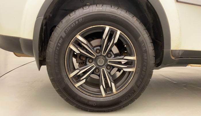 2018 Mahindra XUV500 W7 AT, Diesel, Automatic, 1,26,204 km, Right Rear Wheel