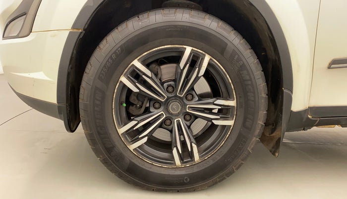 2018 Mahindra XUV500 W7 AT, Diesel, Automatic, 1,26,204 km, Left Front Wheel