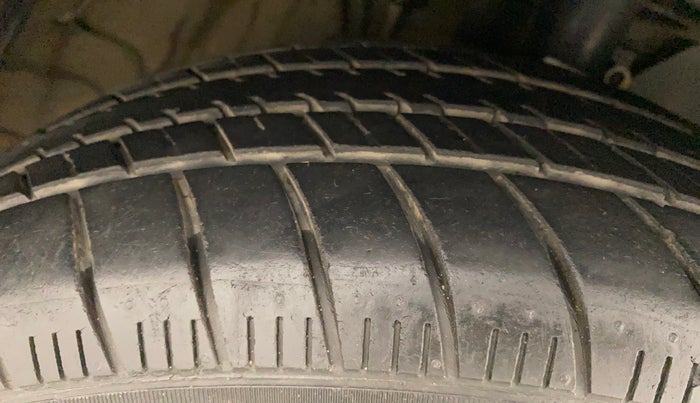 2016 Volkswagen Polo HIGHLINE1.2L, Petrol, Manual, 18,738 km, Right Front Tyre Tread