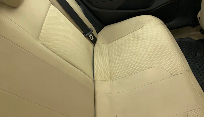 2016 Volkswagen Polo HIGHLINE1.2L, Petrol, Manual, 18,738 km, Second-row left seat - Cover slightly stained