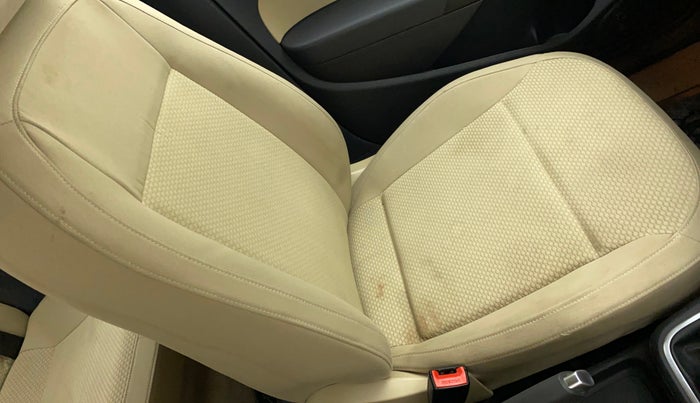 2016 Volkswagen Polo HIGHLINE1.2L, Petrol, Manual, 18,738 km, Front left seat (passenger seat) - Cover slightly stained