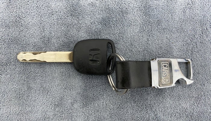2015 Honda City 1.5 E MT PETROL, CNG, Manual, 46,863 km, Key Close Up