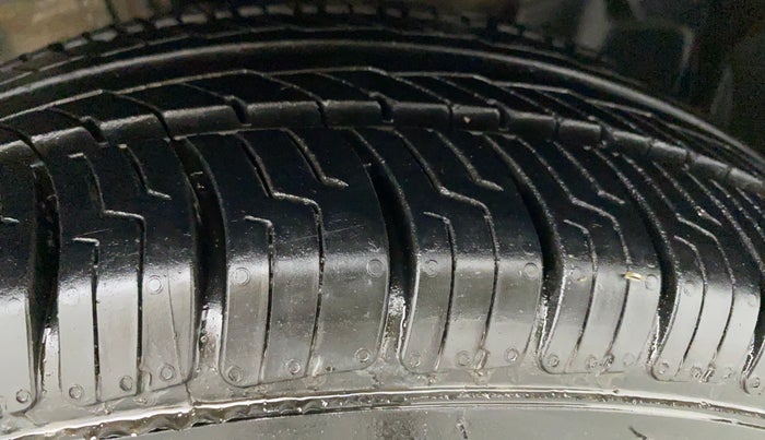 2015 Honda City 1.5 E MT PETROL, CNG, Manual, 46,863 km, Right Front Tyre Tread
