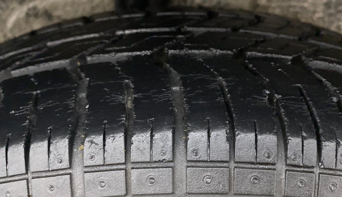 2014 Maruti Ritz VXI, Petrol, Manual, 42,657 km, Right Rear Tyre Tread