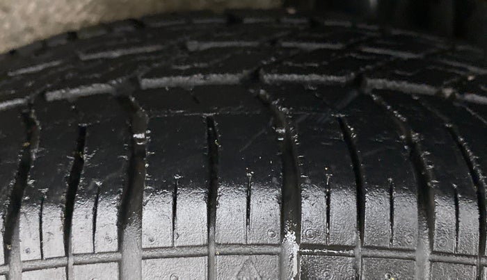 2014 Maruti Ritz VXI, Petrol, Manual, 42,657 km, Left Rear Tyre Tread