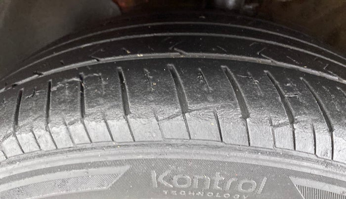2018 Hyundai Verna 1.6 SX VTVT, Petrol, Manual, 52,510 km, Left Front Tyre Tread