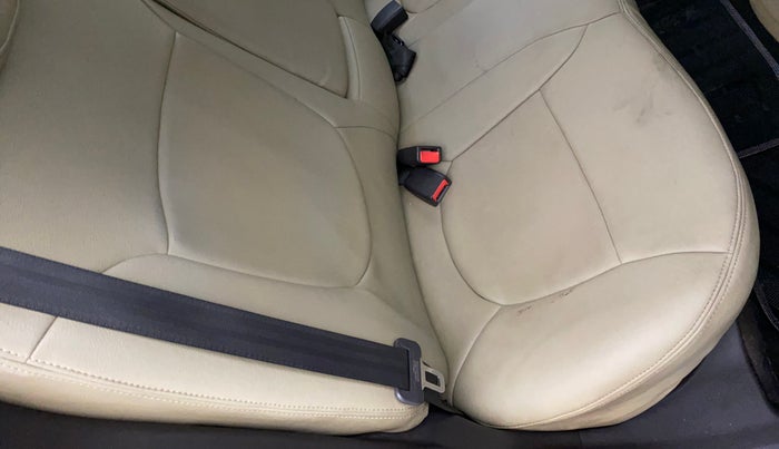 2012 Hyundai Verna FLUIDIC 1.6 VTVT SX, Petrol, Manual, 96,052 km, Second-row right seat - Cover slightly stained
