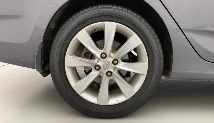 2012 Hyundai Verna FLUIDIC 1.6 VTVT SX, Petrol, Manual, 96,052 km, Right Rear Wheel