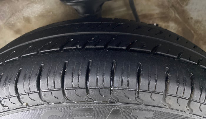 2018 Maruti Alto 800 LXI, Petrol, Manual, 46,684 km, Left Front Tyre Tread