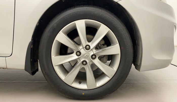 2012 Hyundai Verna FLUIDIC 1.6 VTVT SX, Petrol, Manual, 75,195 km, Right Front Wheel