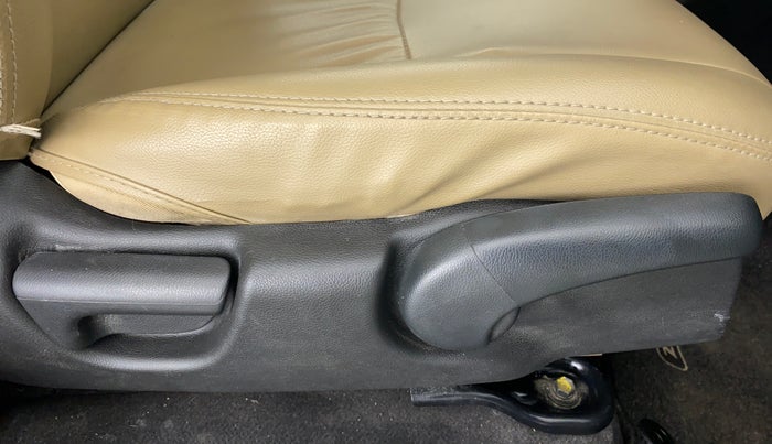 2016 Honda Jazz 1.2 V AT, Petrol, Automatic, 24,978 km, Driver Side Adjustment Panel