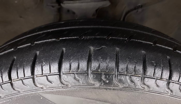 2019 Maruti Alto LXI CNG, CNG, Manual, 70,507 km, Right Front Tyre Tread