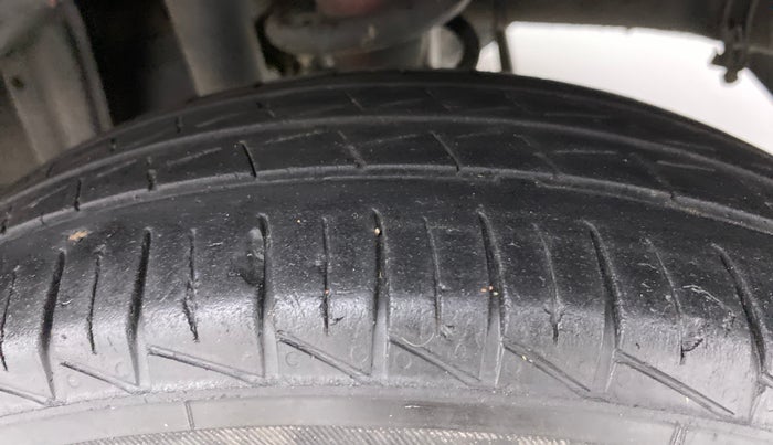 2019 Maruti Alto LXI CNG, CNG, Manual, 70,507 km, Left Rear Tyre Tread