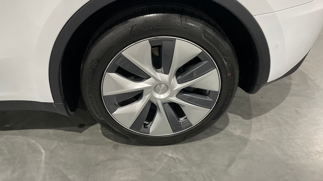 2023 Tesla Model Y Rear-wheel Drive, Automatic, 22321 km, Left Rear Wheel