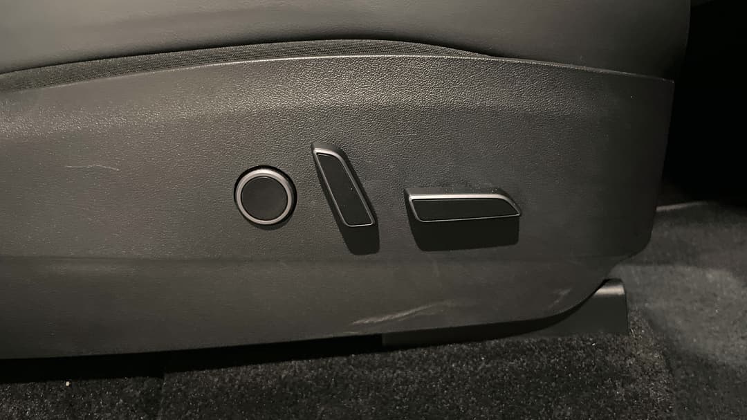 2023 Tesla Model Y Rear-wheel Drive, Automatic, 22321 km, Drivers Side Adjustment Panel
