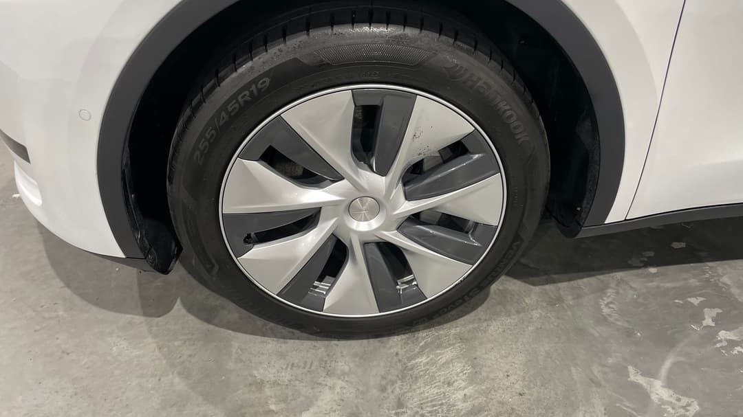 2023 Tesla Model Y Rear-wheel Drive, Automatic, 22321 km, Left Front Wheel