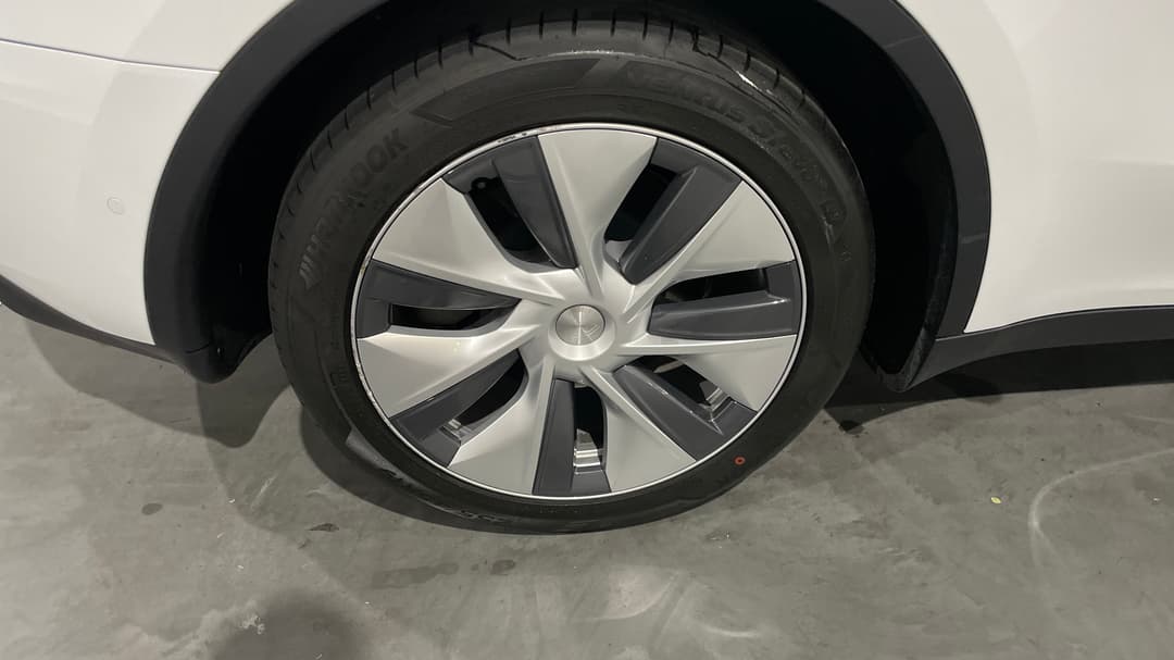 2023 Tesla Model Y Rear-wheel Drive, Automatic, 22321 km, Right Rear Wheel