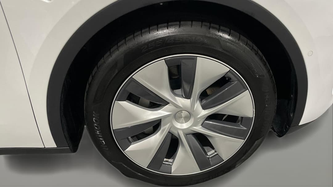 2023 Tesla Model Y Rear-wheel Drive, Automatic, 22321 km, Right Front Wheel